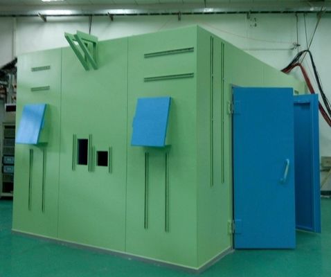 Synchrone afschermingsschuur met modulaire structuur voor afscherming tegen hoogenergetische fysieke stralen en afneembare drempel
