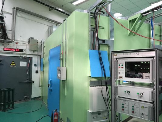 Synchrone afschermingsschuur met modulaire structuur voor afscherming tegen hoogenergetische fysieke stralen en afneembare drempel