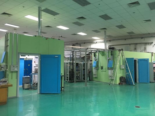 Synchrone afschermingsschuur met modulaire structuur voor afscherming tegen hoogenergetische fysieke stralen en afneembare drempel